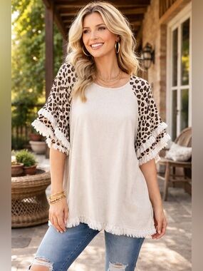 Umgee NWOT Leopard Print 
Top. Linen/cotton blend frayed
Tired Sleeve & hem Med